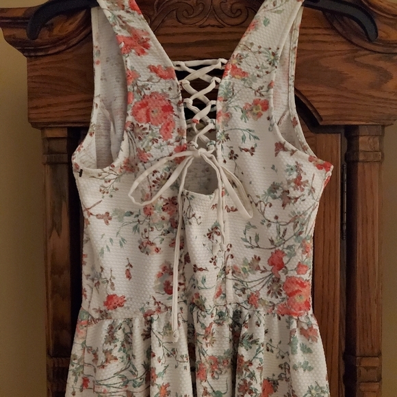 Jessica Simpson Women's Lace Up Back Dress - Picture 6 of 11